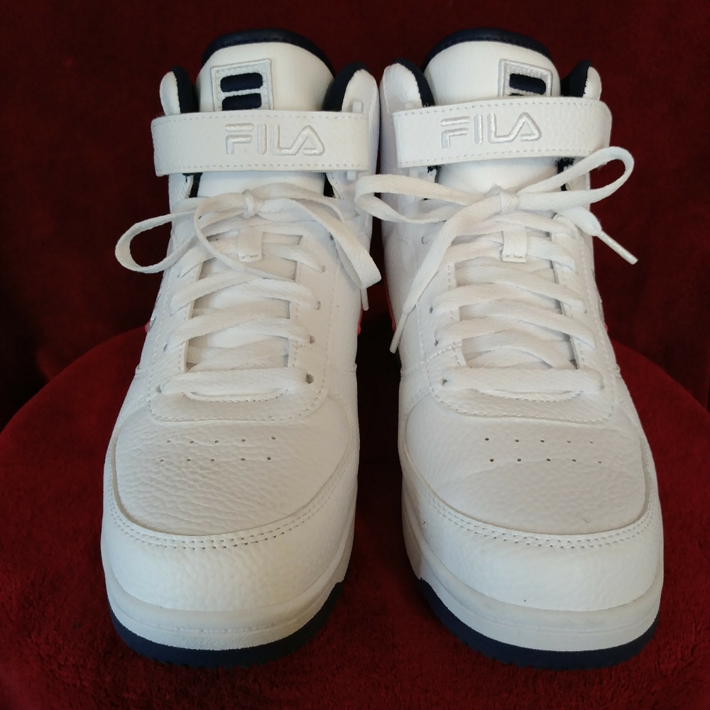 Men's size 9 Fila Hi with strap. Wore once.